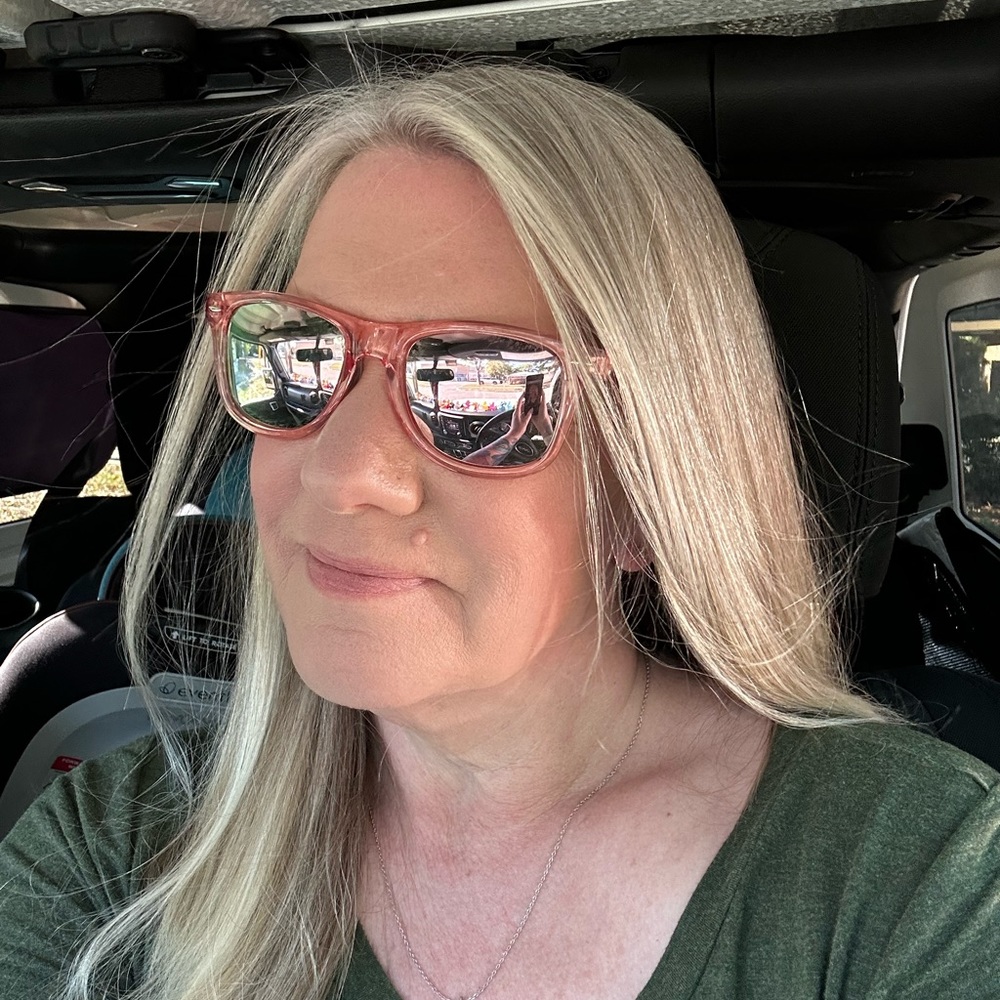 Meet your Posher, Lori
